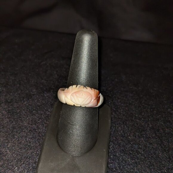 Carved Sea Shell Ring - Picture 1 of 13